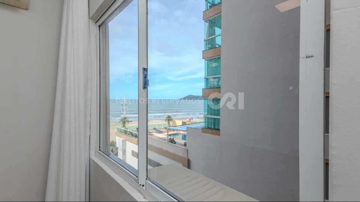 Apartamento com 3 suítes no Edifício Comendador Pietro Zanella Centro Balneário Camboriú