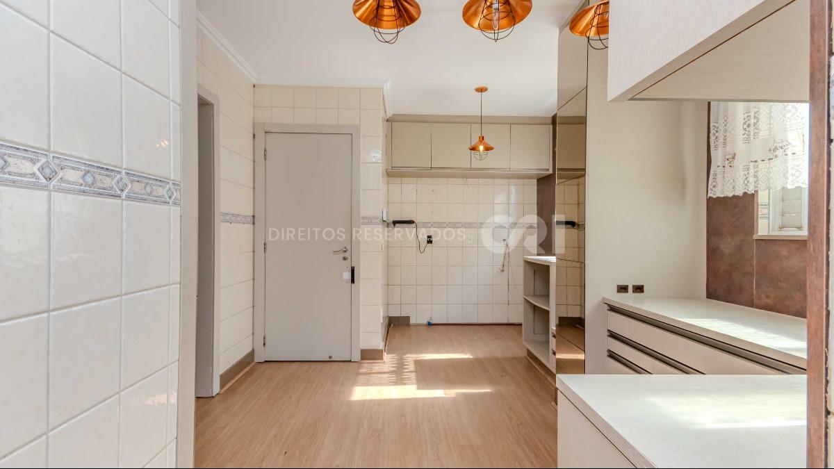Apartamento com 3 suítes no Edifício Comendador Pietro Zanella Centro Balneário Camboriú