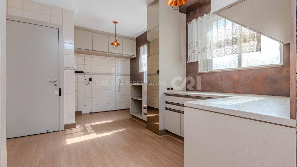 Apartamento com 3 suítes no Edifício Comendador Pietro Zanella Centro Balneário Camboriú