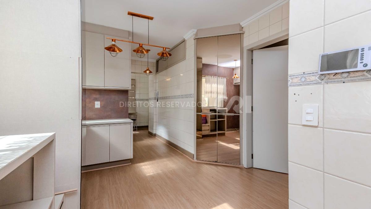 Apartamento com 3 suítes no Edifício Comendador Pietro Zanella Centro Balneário Camboriú
