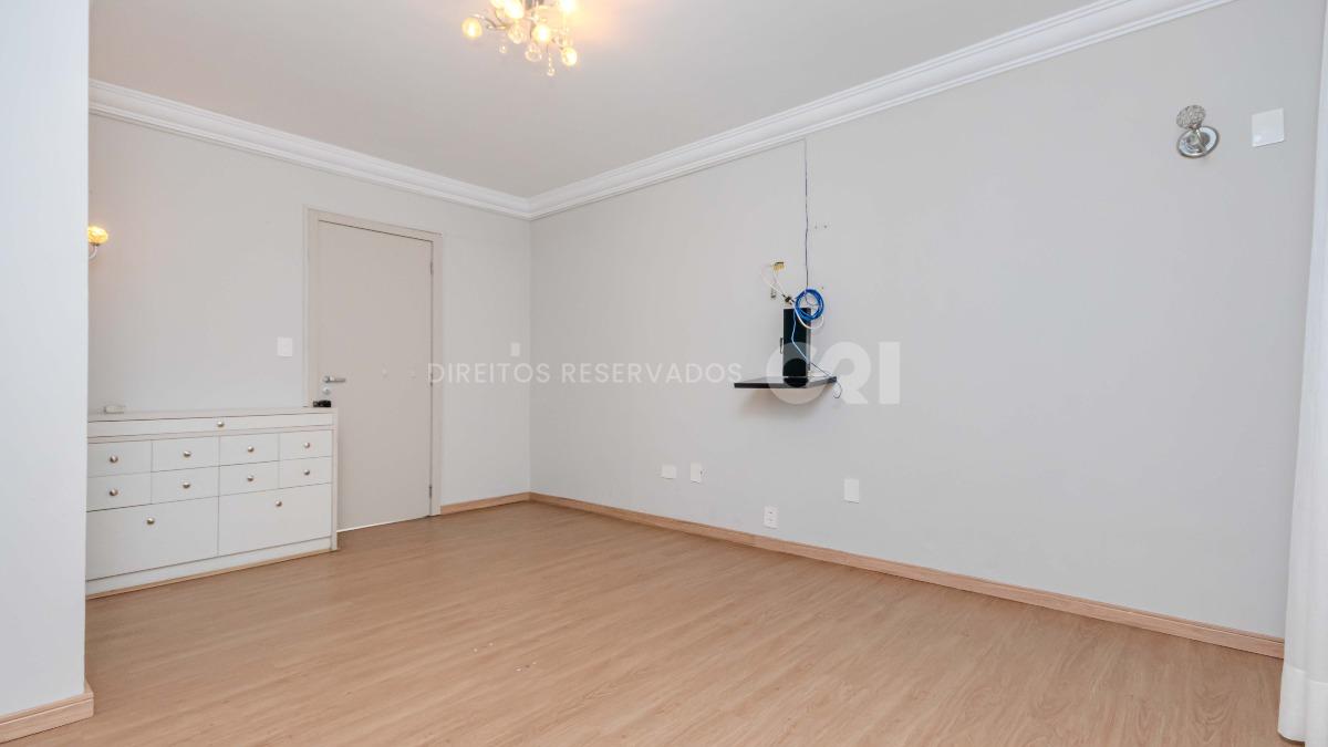 Apartamento com 3 suítes no Edifício Comendador Pietro Zanella Centro Balneário Camboriú