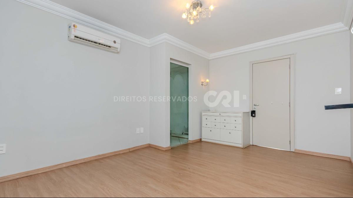 Apartamento com 3 suítes no Edifício Comendador Pietro Zanella Centro Balneário Camboriú