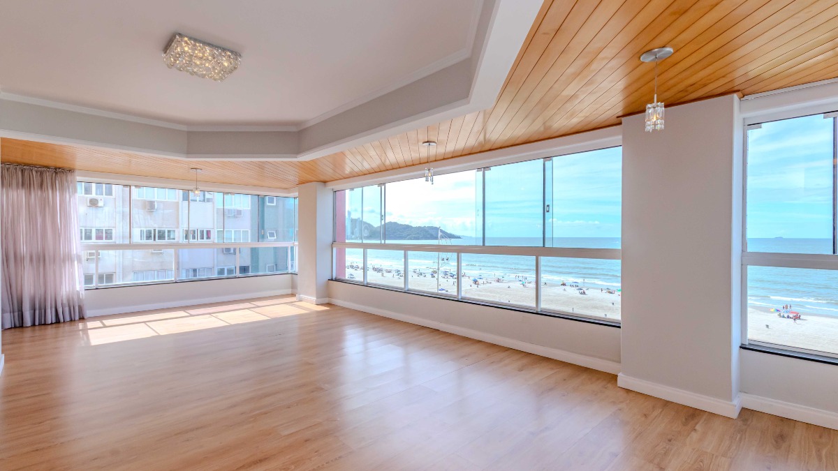Apartamento com 3 suítes no Edifício Comendador Pietro Zanella Centro Balneário Camboriú