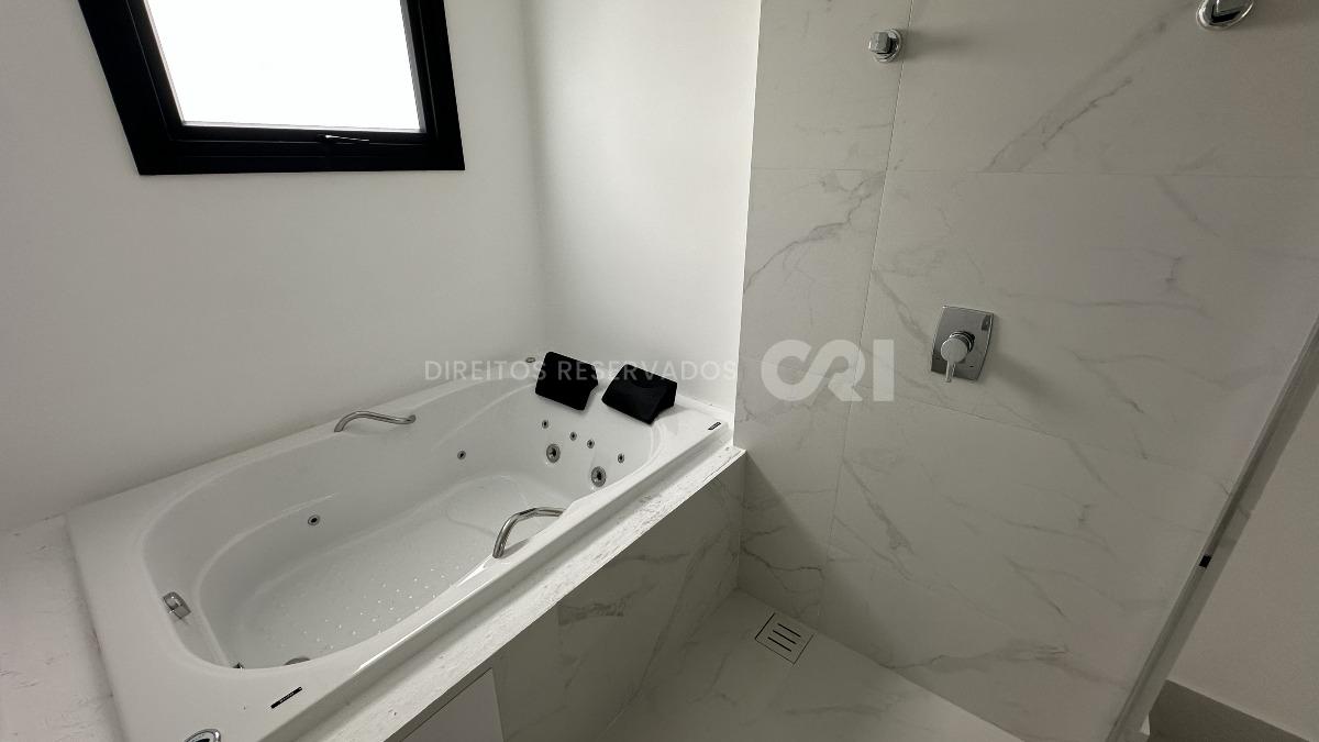 Apartamento com 4 suítes no Edifício La Dolce Vita no Centro em Itapema