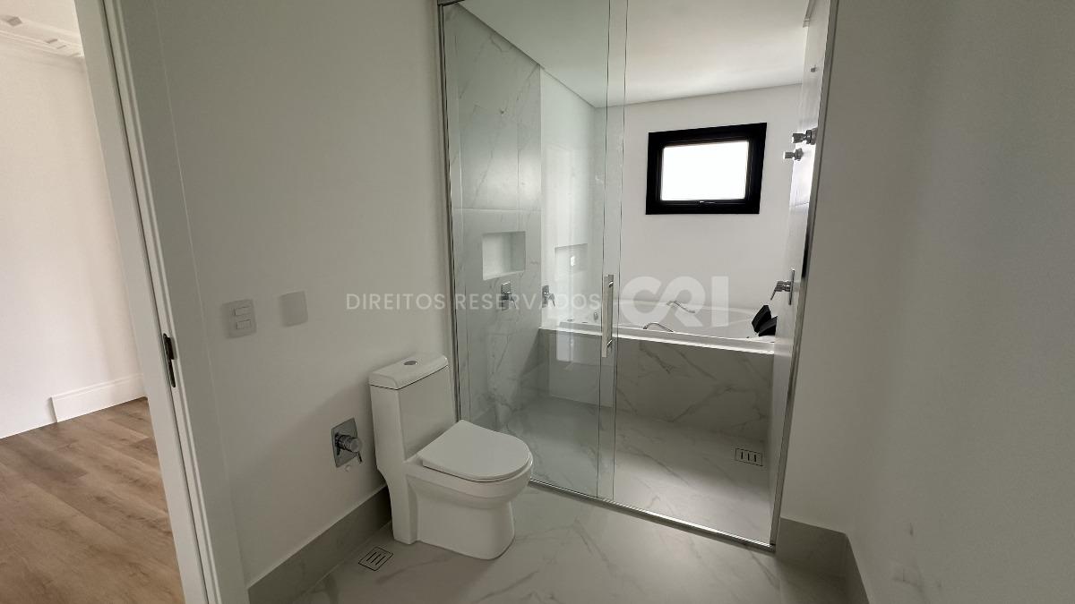 Apartamento com 4 suítes no Edifício La Dolce Vita no Centro em Itapema