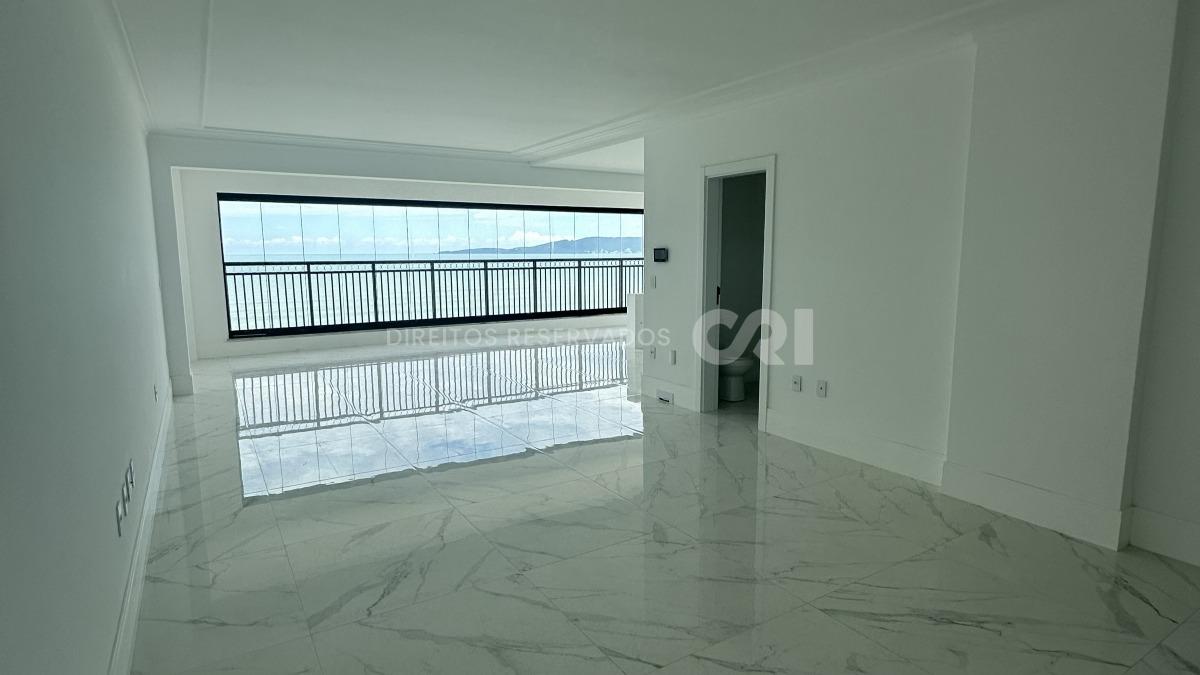 Apartamento com 4 suítes no Edifício La Dolce Vita no Centro em Itapema