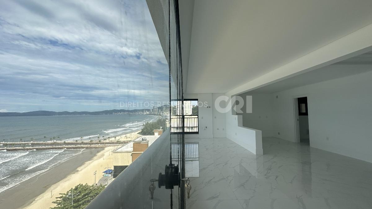 Apartamento com 4 suítes no Edifício La Dolce Vita no Centro em Itapema