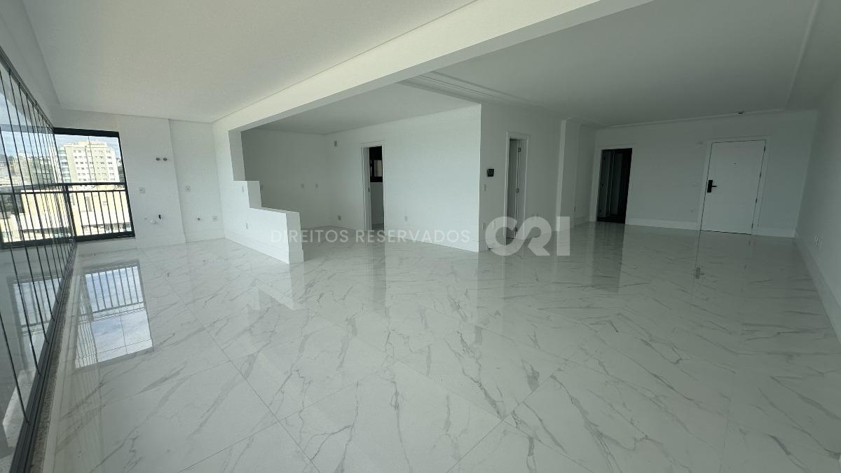 Apartamento com 4 suítes no Edifício La Dolce Vita no Centro em Itapema
