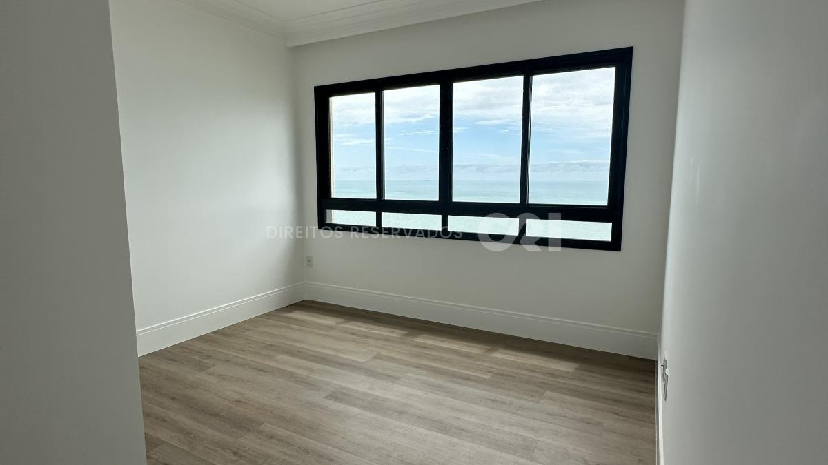 Apartamento Penthouse com 4 suítes no Noah Residence na Meia Praia em Itapema