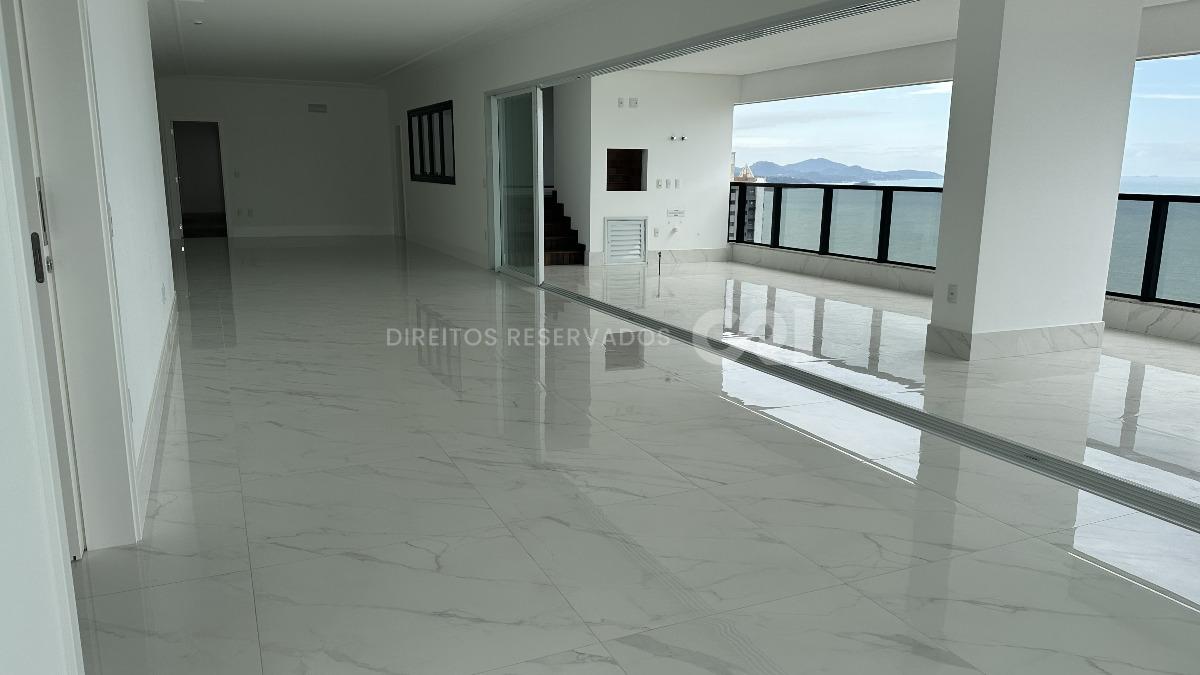 Apartamento Penthouse com 4 suítes no Noah Residence na Meia Praia em Itapema
