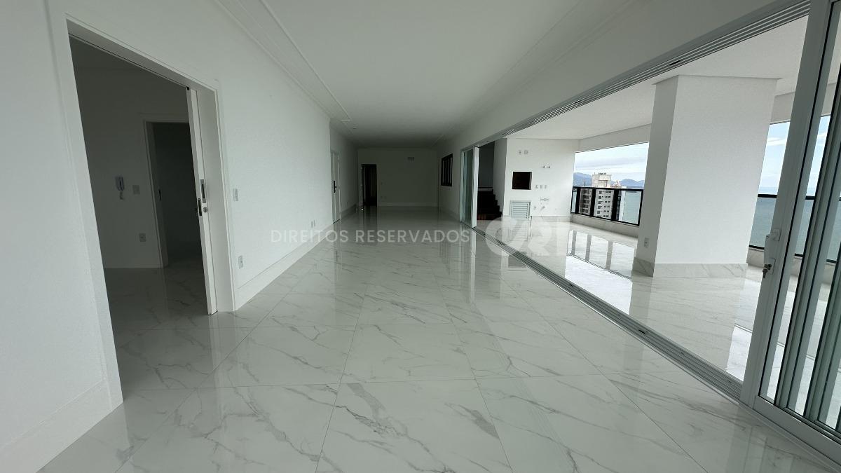 Apartamento Penthouse com 4 suítes no Noah Residence na Meia Praia em Itapema