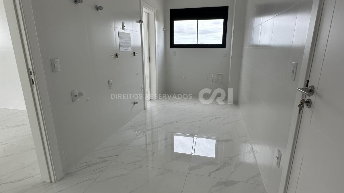 Apartamento Penthouse com 4 suítes no Noah Residence na Meia Praia em Itapema
