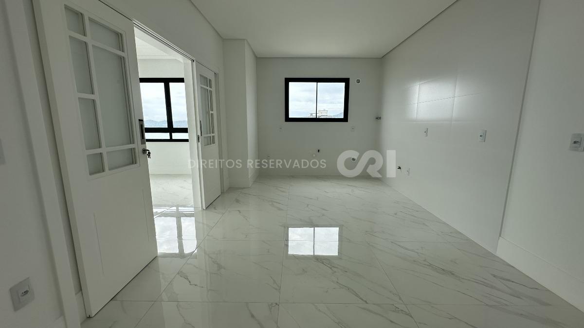 Apartamento Penthouse com 4 suítes no Noah Residence na Meia Praia em Itapema