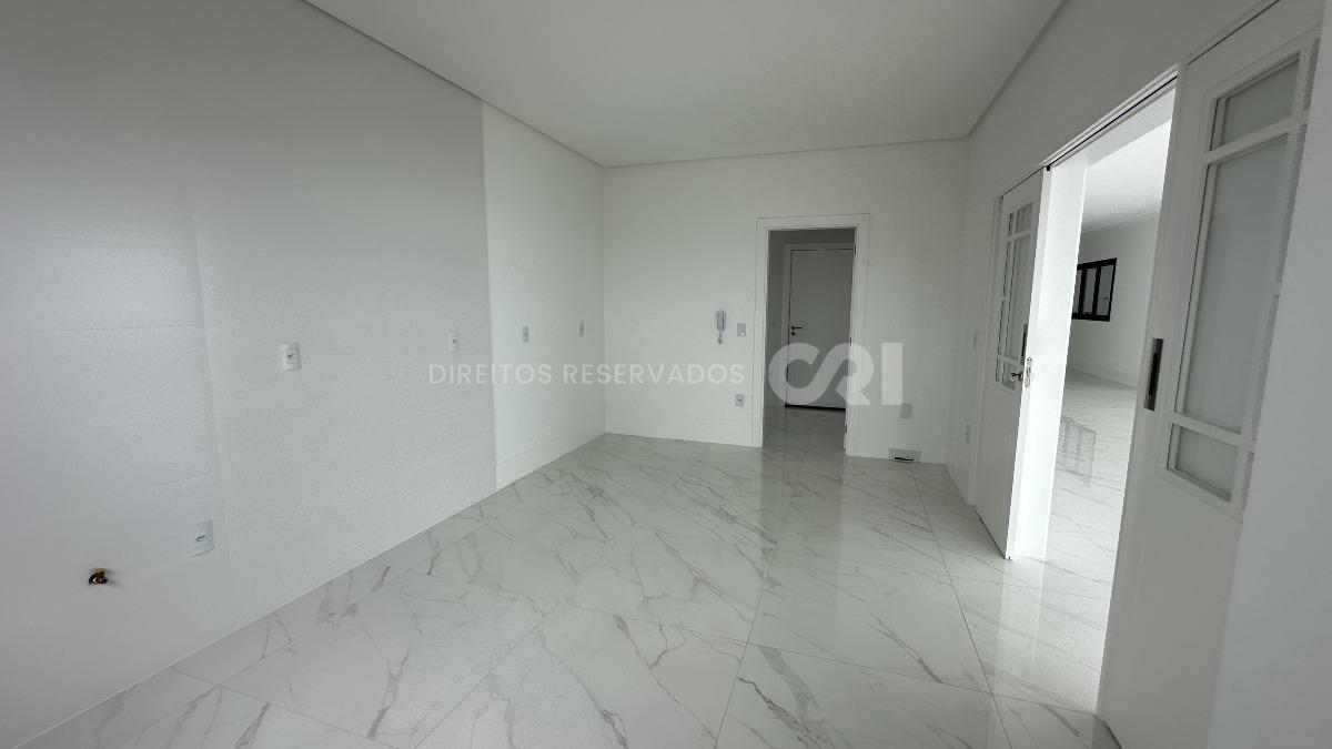 Apartamento Penthouse com 4 suítes no Noah Residence na Meia Praia em Itapema