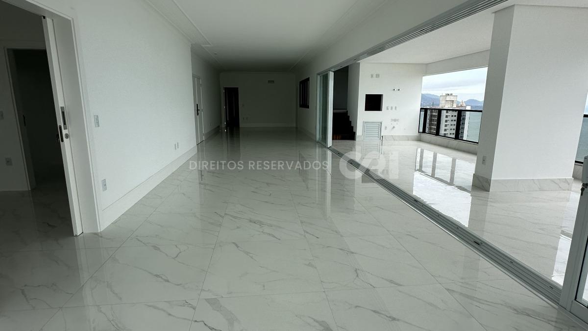 Apartamento Penthouse com 4 suítes no Noah Residence na Meia Praia em Itapema