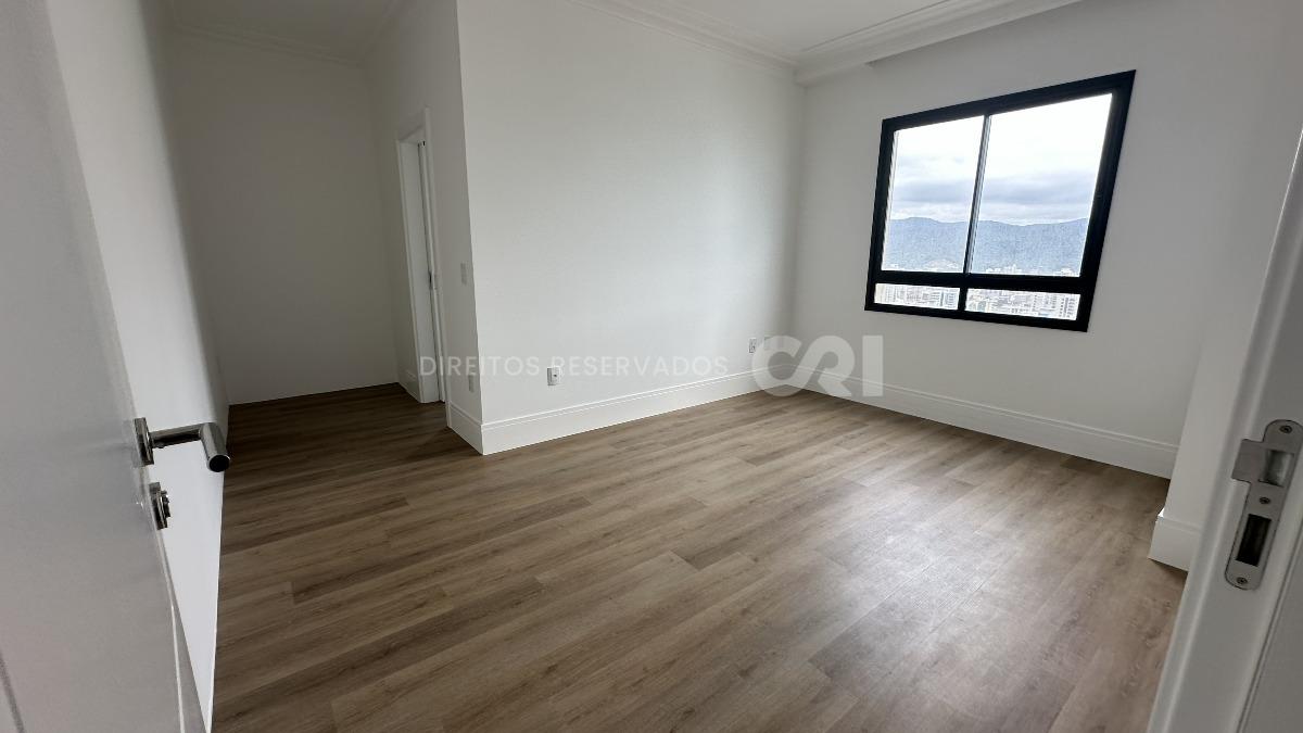 Apartamento Penthouse com 4 suítes no Noah Residence na Meia Praia em Itapema