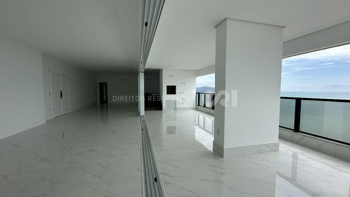 Apartamento Penthouse com 4 suítes no Noah Residence na Meia Praia em Itapema