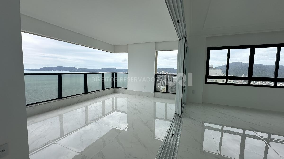 Apartamento Penthouse com 4 suítes no Noah Residence na Meia Praia em Itapema