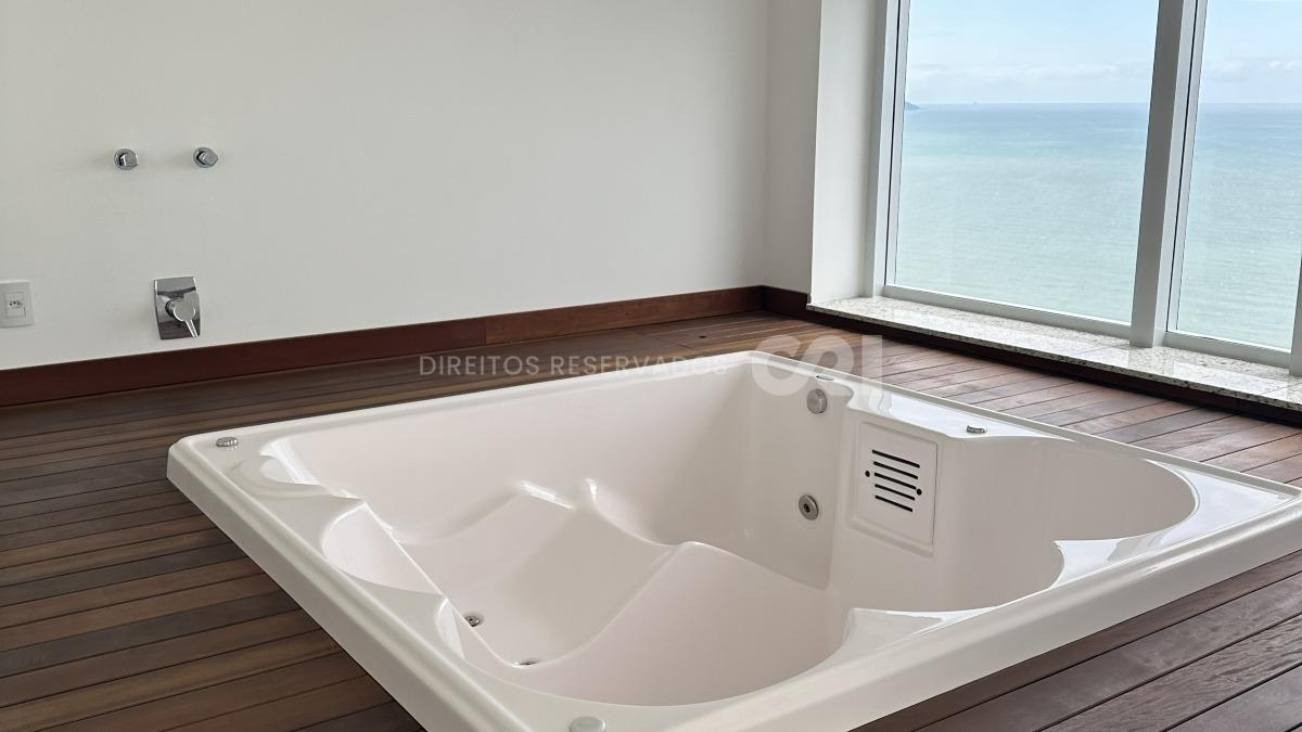 Apartamento Penthouse com 4 suítes no Noah Residence na Meia Praia em Itapema