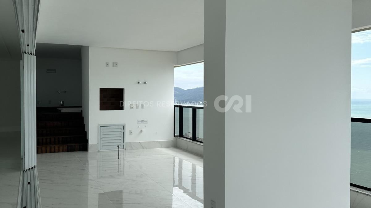 Apartamento Penthouse com 4 suítes no Noah Residence na Meia Praia em Itapema
