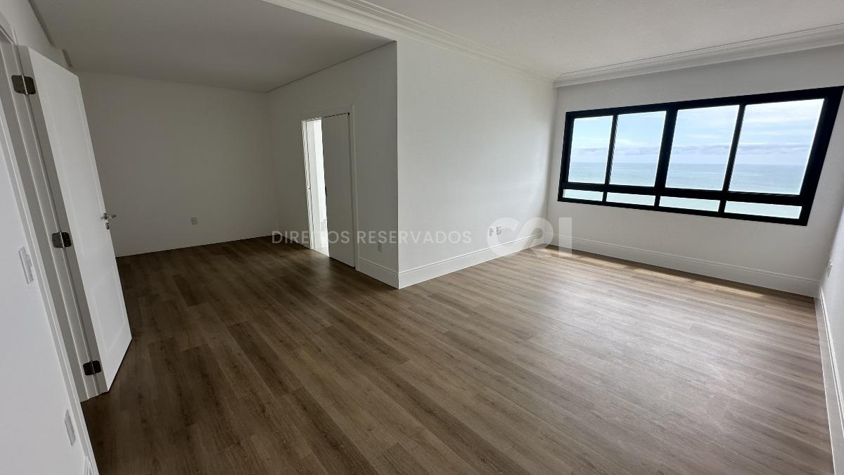 Apartamento Penthouse com 4 suítes no Noah Residence na Meia Praia em Itapema