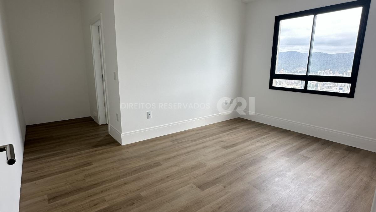 Apartamento Penthouse com 4 suítes no Noah Residence na Meia Praia em Itapema