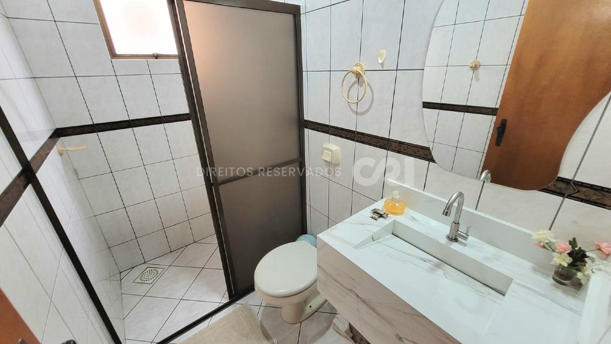 Apartamento com 3 dormitórios sendo 1 suíte Cidade Campos Novos na Meia Praia, Itapema