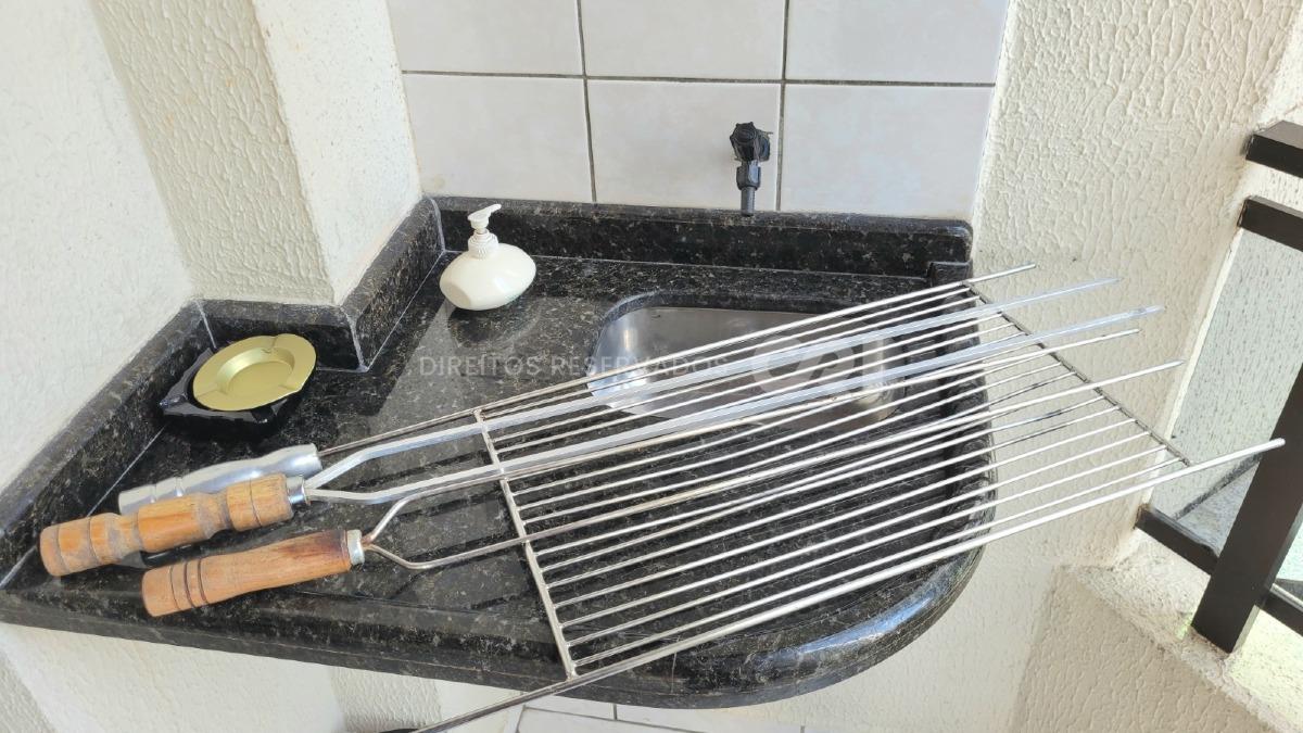 Apartamento com 3 dormitórios sendo 1 suíte Cidade Campos Novos na Meia Praia, Itapema