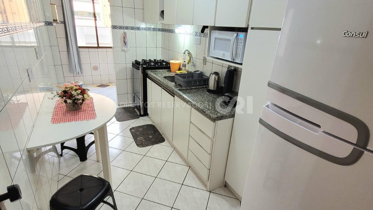 Apartamento com 3 dormitórios sendo 1 suíte Cidade Campos Novos na Meia Praia, Itapema