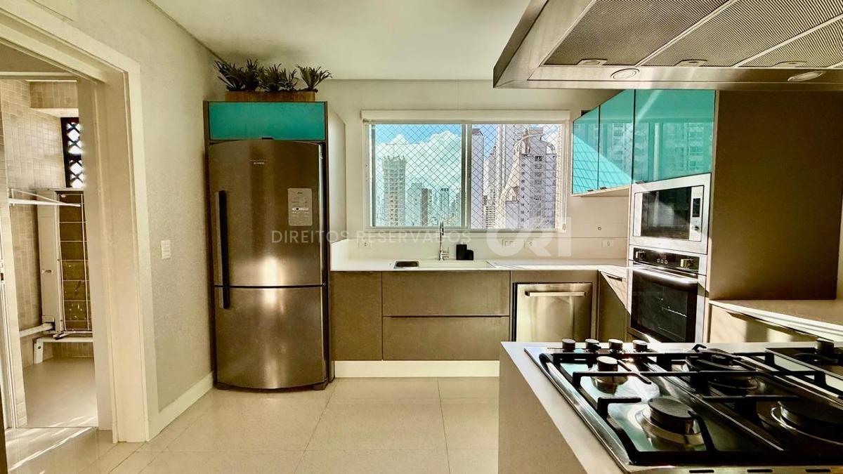 Apartamento com 4 Suítes no Parigi Residenza no Centro de Balneário Camboriú