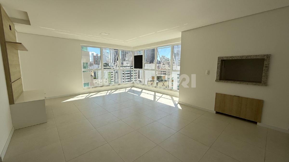 Apartamento com 3 suítes no Edifício Costa Blanca no Centro em Balneário Camboriú