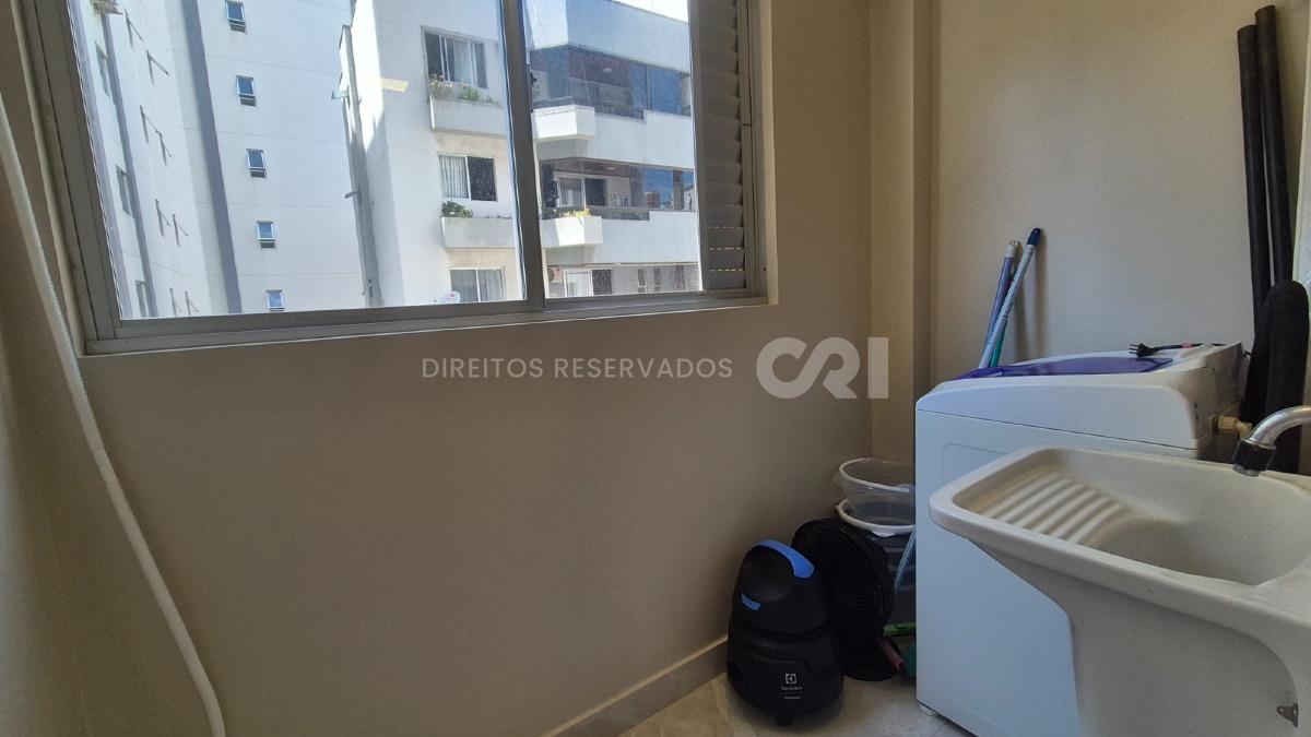 Apartamento com 3 dormitórios sendo 1 Suíte  Mobiliado no Edifício Gênova no Centro de Balneário Camboriú