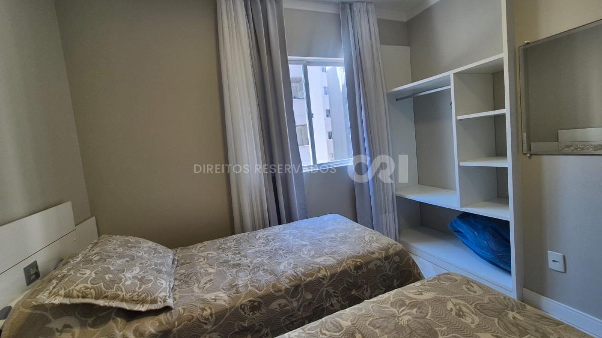 Apartamento com 3 dormitórios sendo 1 Suíte  Mobiliado no Edifício Gênova no Centro de Balneário Camboriú