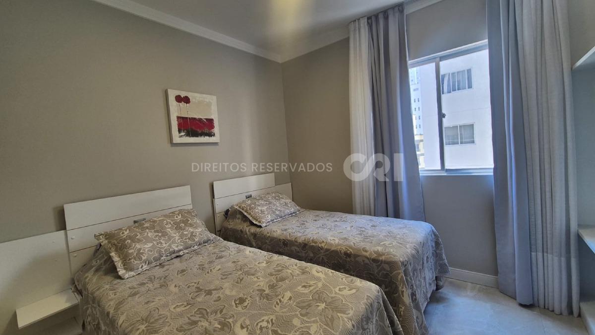 Apartamento com 3 dormitórios sendo 1 Suíte  Mobiliado no Edifício Gênova no Centro de Balneário Camboriú