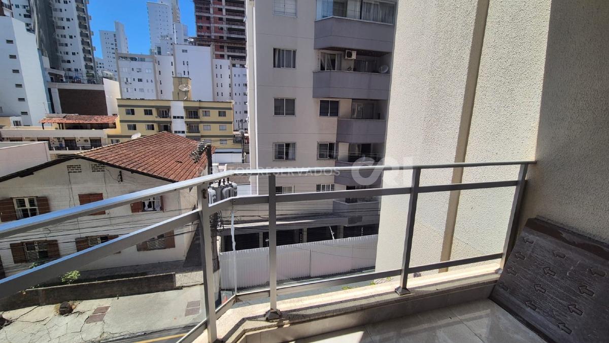Apartamento com 3 dormitórios sendo 1 Suíte  Mobiliado no Edifício Gênova no Centro de Balneário Camboriú