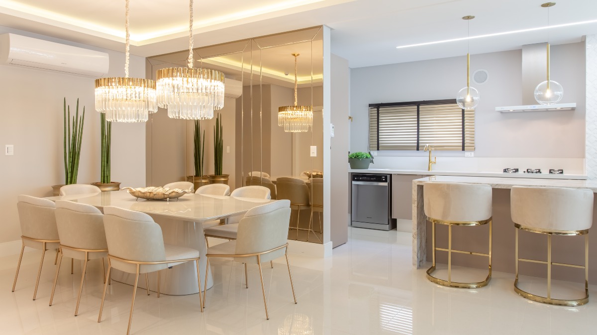 Apartamento com 4 suítes vista mar no Residencial Villa de Siena na Meia Praia em Itapema