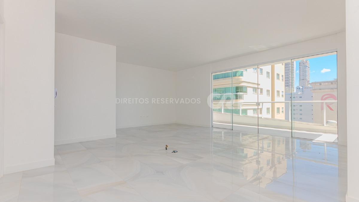 Apartamento com 4 Suítes no Zaha Building na Meia Praia, Itapema
