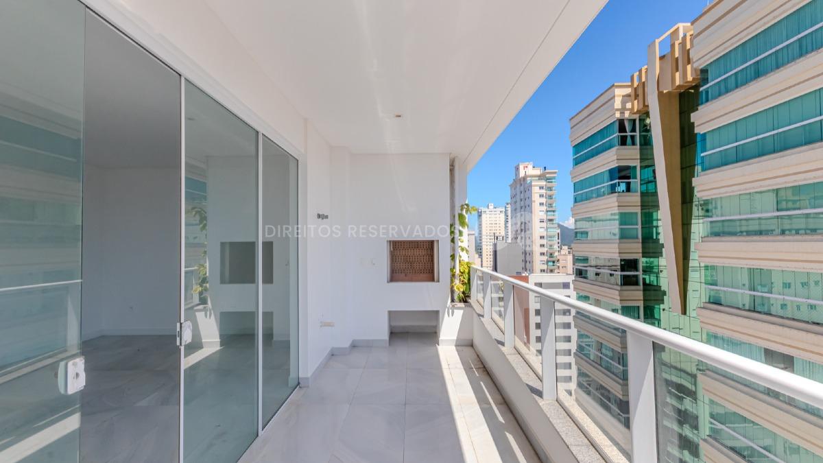 Apartamento com 4 Suítes no Zaha Building na Meia Praia, Itapema
