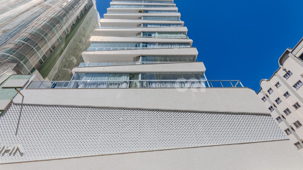 Apartamento com 4 Suítes no Zaha Building na Meia Praia, Itapema