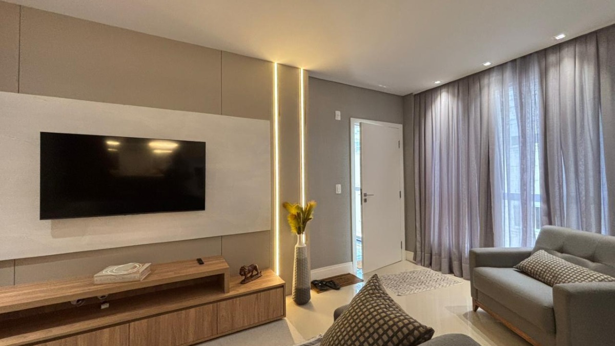 Apartamento com 3 suítes no edifício Spazio D’Art na Meia Praia em Itapema