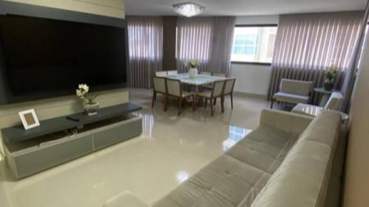 Apartamento com 4 suítes no Edifício Villa Castelli no Centro de Balneário Camboriú
