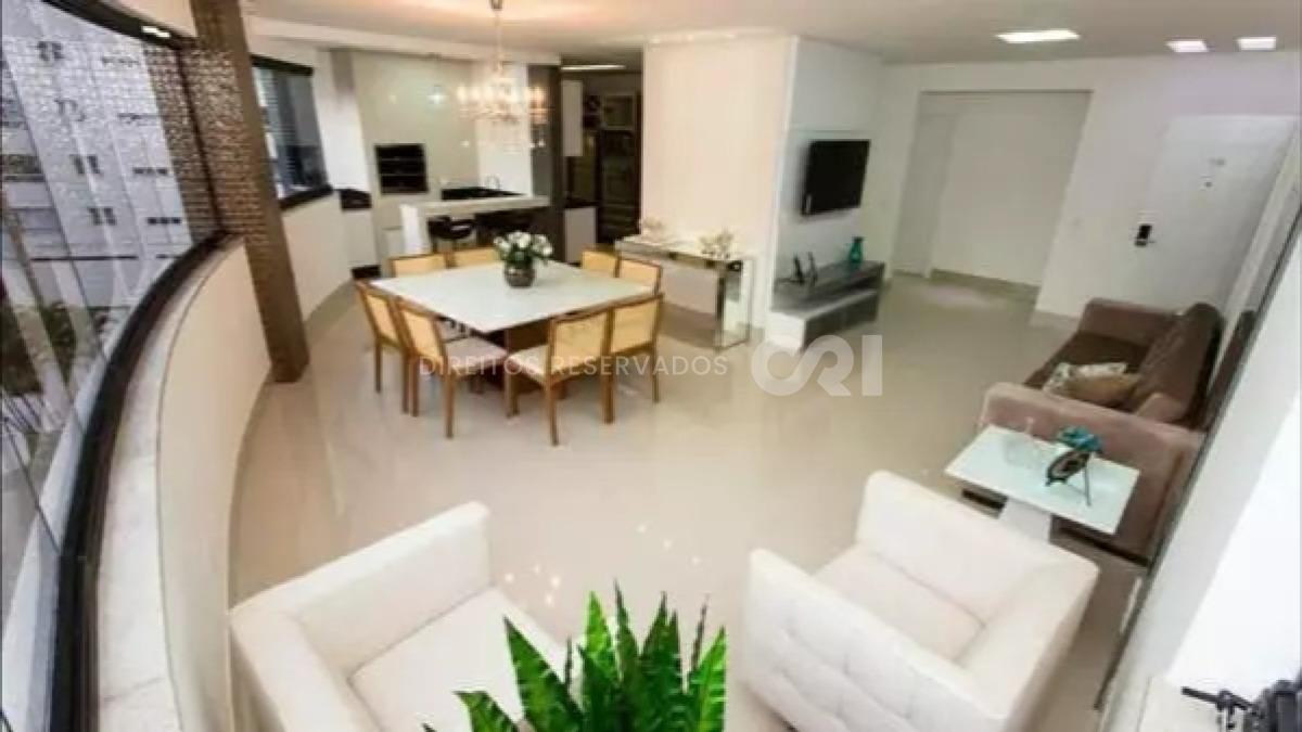 Apartamento com 4 suítes no Edifício Villa Castelli no Centro de Balneário Camboriú