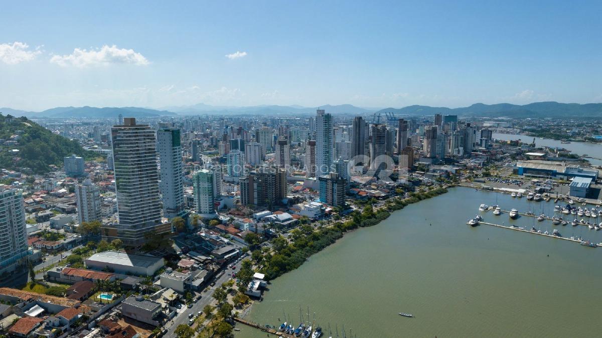 Apartamento com 4 dormitórios no Edifício Sun Park no Fazenda, Itajaí