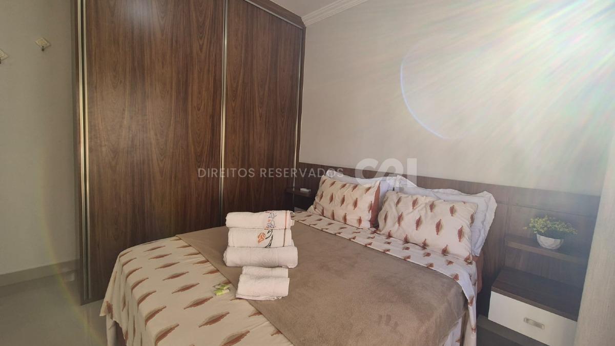 COPA: Apartamento com 2 Quartos no Residencial Anelise no Centro de Balneário Camboriú