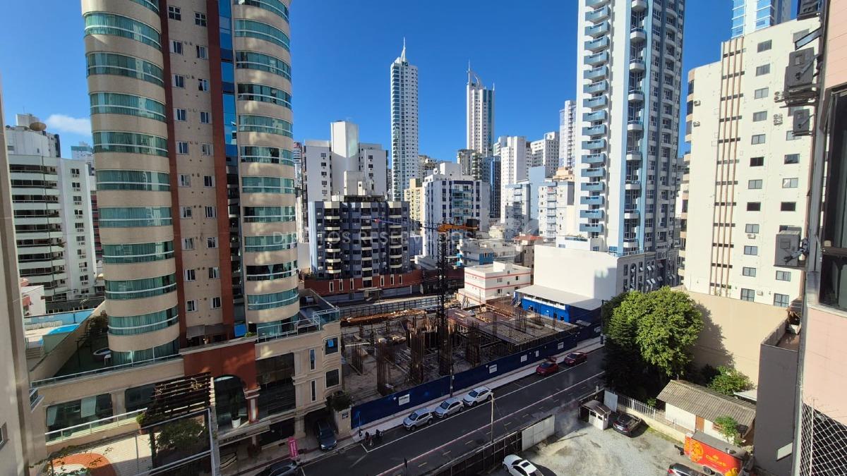 COPA: Apartamento com 2 Quartos no Residencial Anelise no Centro de Balneário Camboriú