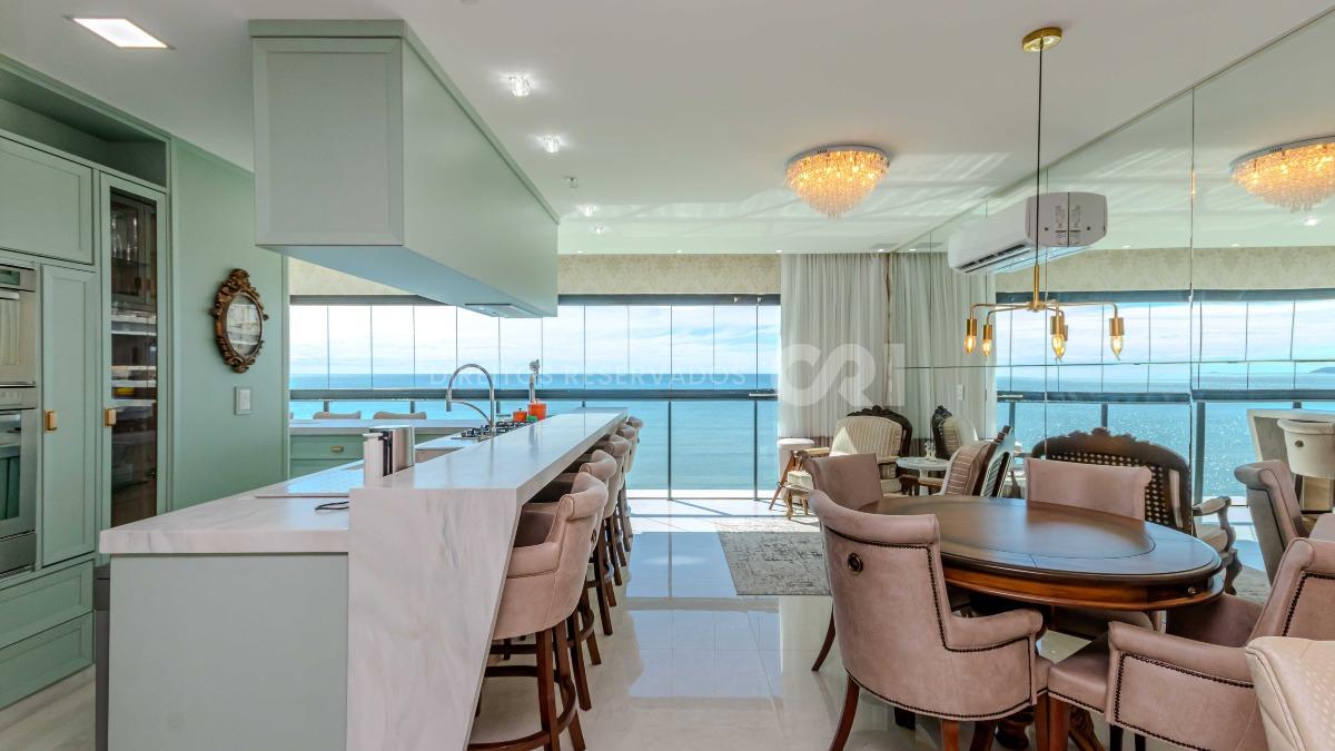 Apartamento com 4 Suítes no Edifício Cartier Frente Mar na Meia Praia em Itapema