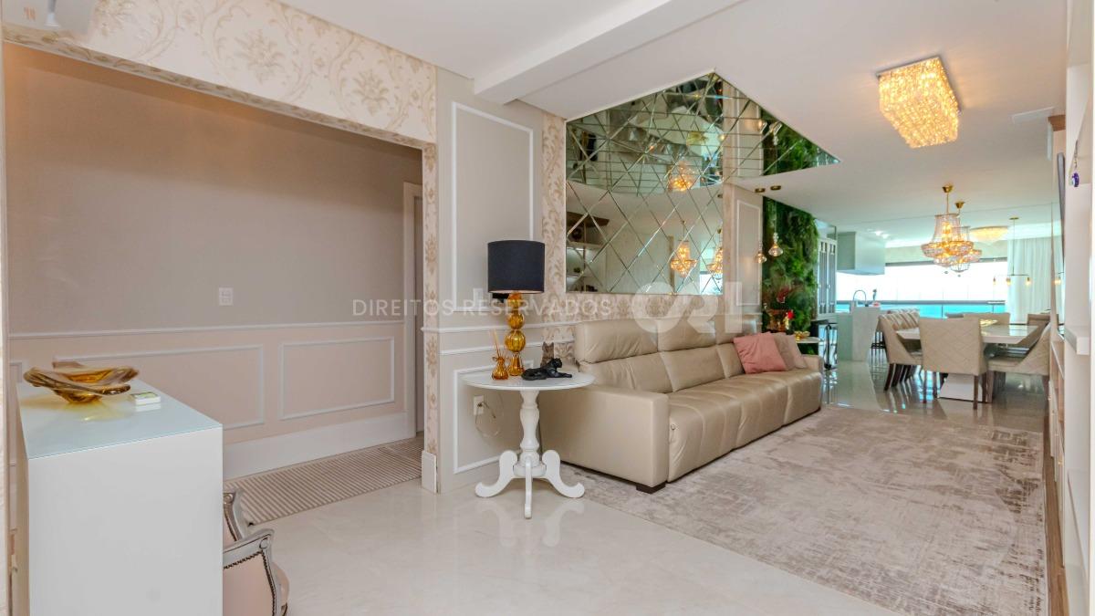 Apartamento com 4 Suítes no Edifício Cartier Frente Mar na Meia Praia em Itapema