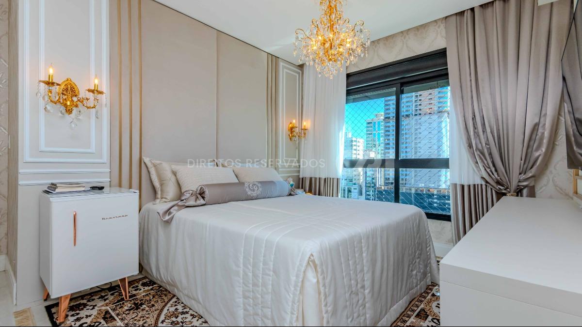 Apartamento com 4 Suítes no Edifício Cartier Frente Mar na Meia Praia em Itapema