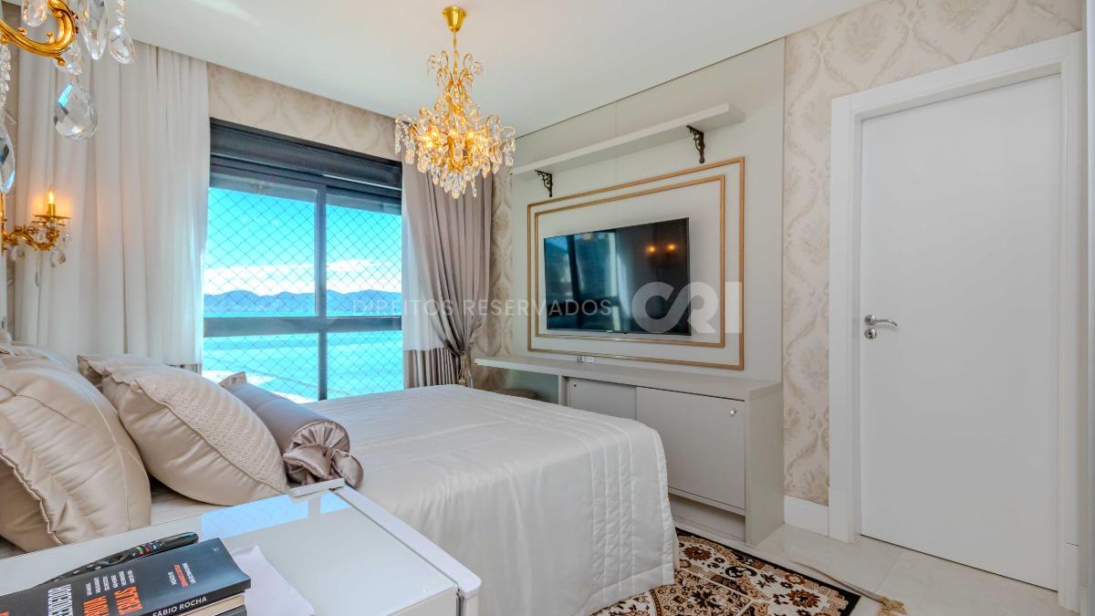 Apartamento com 4 Suítes no Edifício Cartier Frente Mar na Meia Praia em Itapema