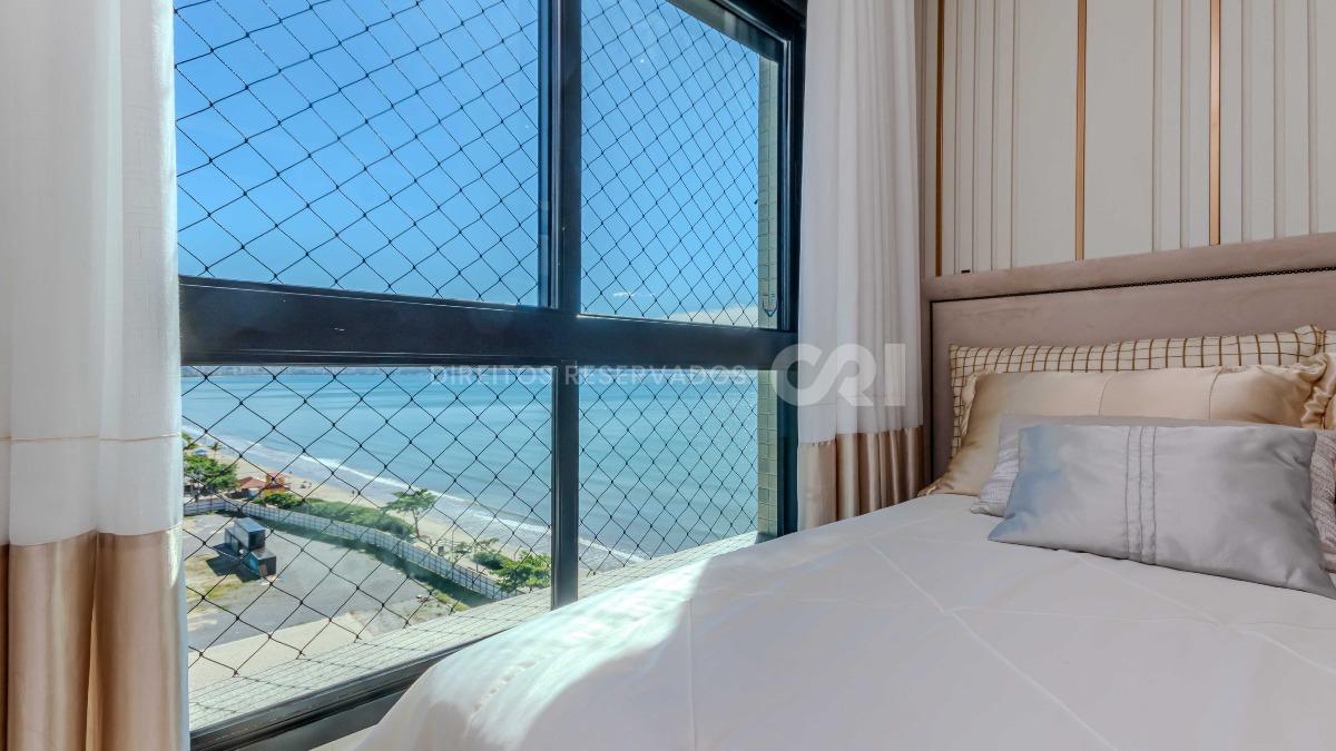 Apartamento com 4 Suítes no Edifício Cartier Frente Mar na Meia Praia em Itapema
